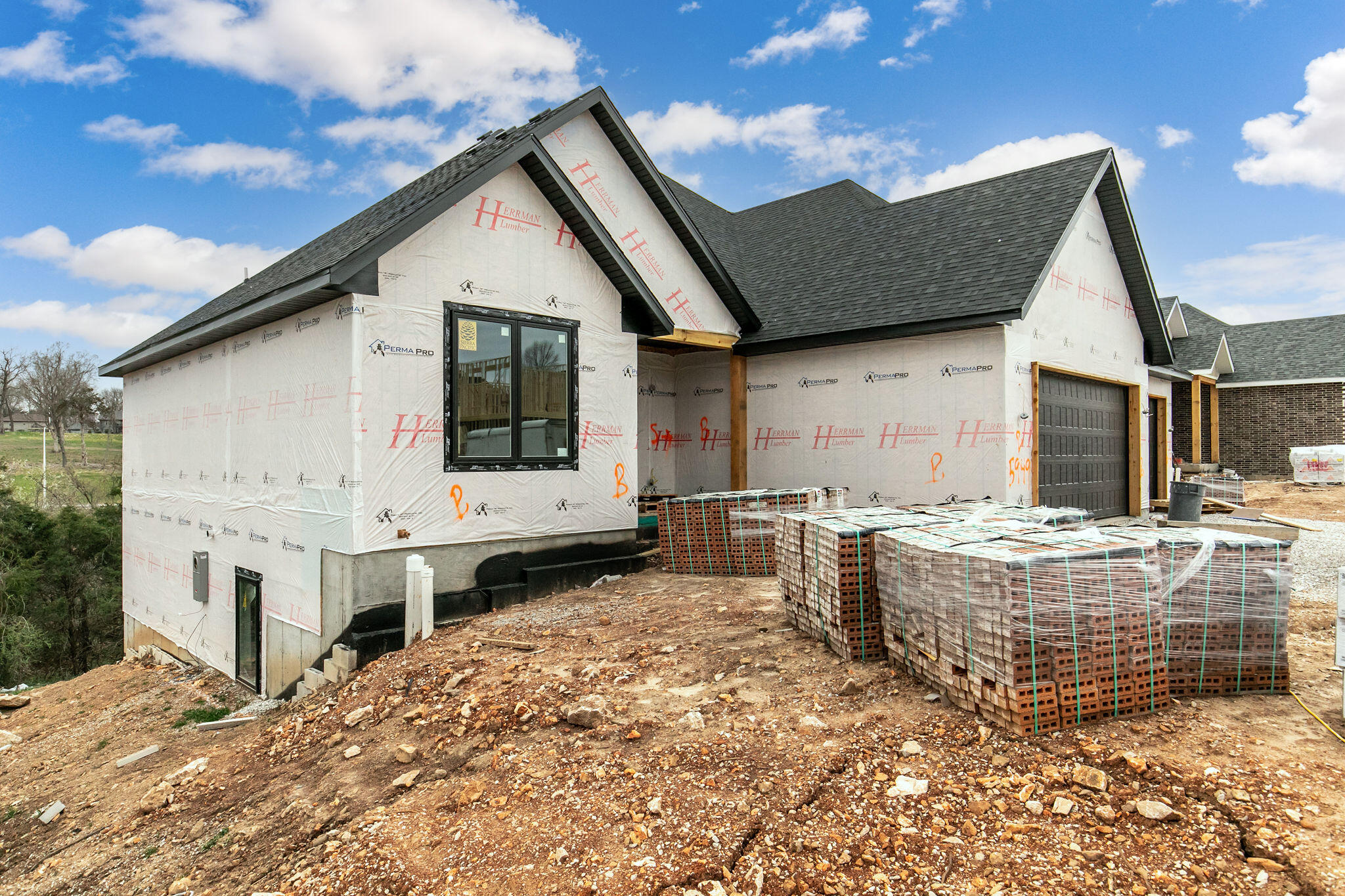 :Beautiful new construction home in the premier Anthony Park neighborhood on Springfield's South side. This walk-out basement home features 5 beds, 3 baths, tall ceilings, 2 living areas, and more! Wonderful open concept floor plan w/fireplace and vaulted + beamed ceilings. Kitchen boasts a large island for seating, attached dining space, and access to the back deck. Primary bedroom suite features tray ceilings, his/hers vanities, walk-in shower, tub, and huge walk-in closet.  Bedrooms 2 + 3 share a full hall bathroom. The spacious walk-out basement includes a wet bar, large family room, 2 bedrooms and a bathroom. The basement also has a media room, John Deere room, safe room, and large storage/utility room. Outside, enjoy entertaining on the basement or main level deck. Excellent location minutes from the medical mile. The HOA includes the swimming pool, basketball courts, children's play area, clubhouse, walking trails, and trash service.