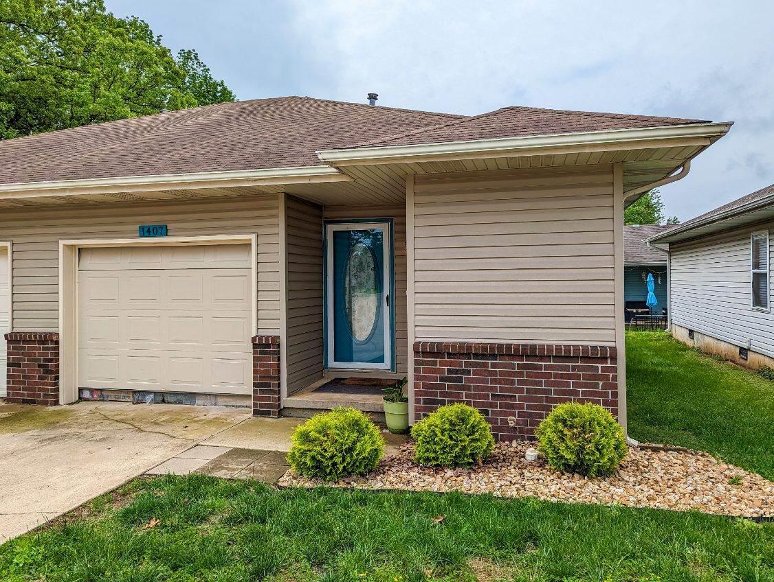 Rare opportunity to live the simple life at a price hard to find in Ozark! Stop paying rent and OWN this easy to maintain patio home conveniently located close to Lowes/Walmart and easy access to Hwy 65. Walk to Rosie Jo's for lunch or dinner! This 2 bedroom, 1 bath, 1 car attached garage patio home is located in a cul-de-sac street surrounded by like-kind units. Open floor plan, newer paint, laminate flooring and all kitchen appliances stay. Cute little back covered patio! Seller is offering a one year Achosa Home Warranty to transfer to buyer at closing.  Owner/Agent.