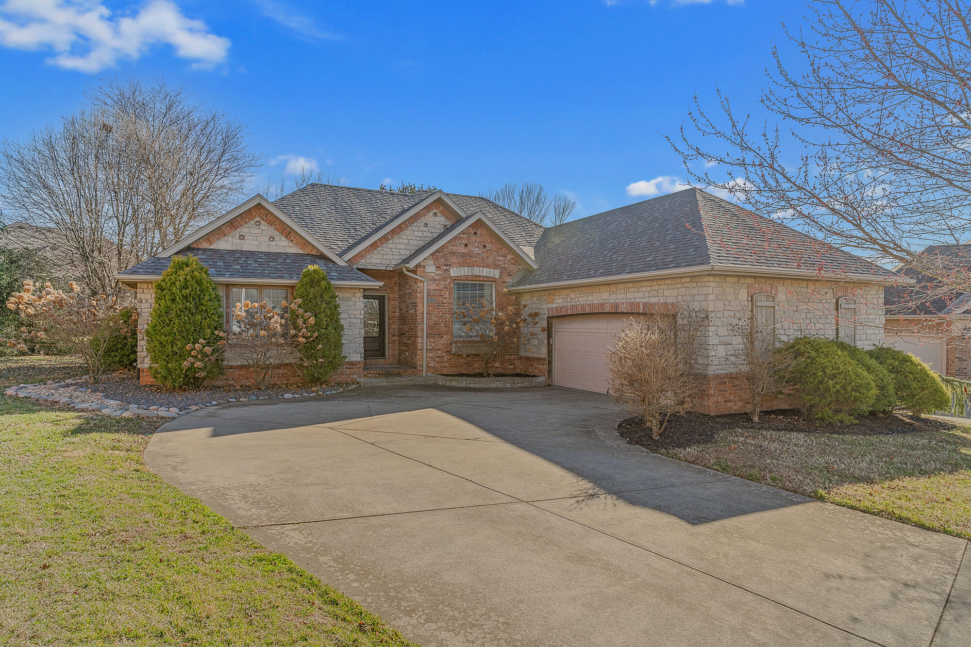 Meticulous, all brick/stone, one level home. Move-in ready condition on a cul-de-sac in highly desirable Fox Grape subdivision. 3 BR, 2 full baths, 2 living areas with see through fireplace plus a patio for outdoor dining. Split plan with formal dining area. Kitchen with island seating space, granite counters, pantry, and gas stove. Master Suite features covered porch, walk-in shower and closet. One year old roof.
