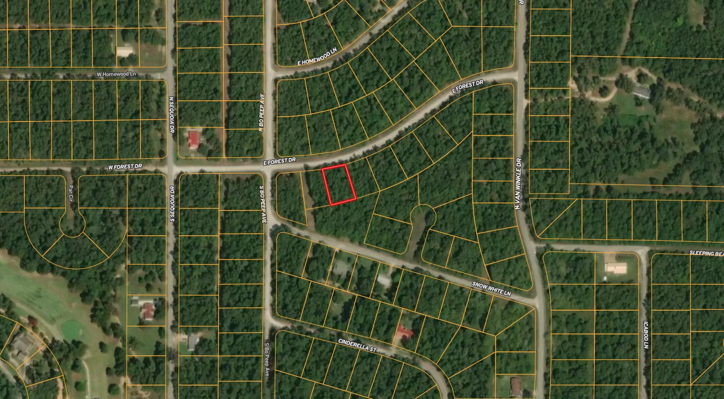 Land for sale near the lake in Arkansas. Here is your opportunity to buy a beautiful piece of land in peaceful Horseshoe Bend. It is the perfect place to build a home or to use as a vacation get-away in a charming community. Located in the foothills of the Ozarks. Horseshoe Bend has a total of five area lakes, low taxes, and very southern friendly people. Two golf courses are nearby, there are also many other amenities such as tennis courts, indoor swimming pools, resorts, spa, convenient shopping and a variety of restaurants.