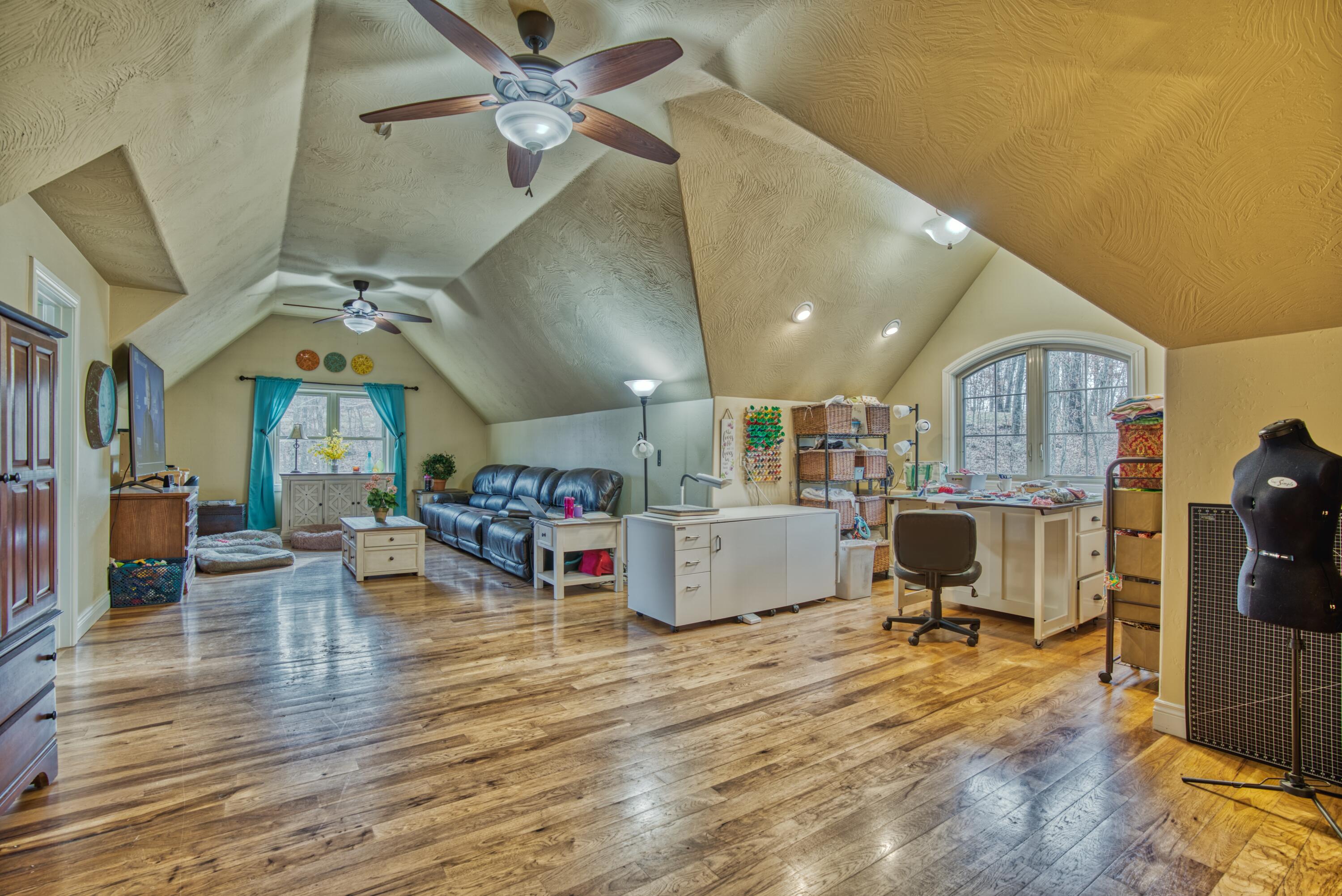 Golden Oaks - Residential