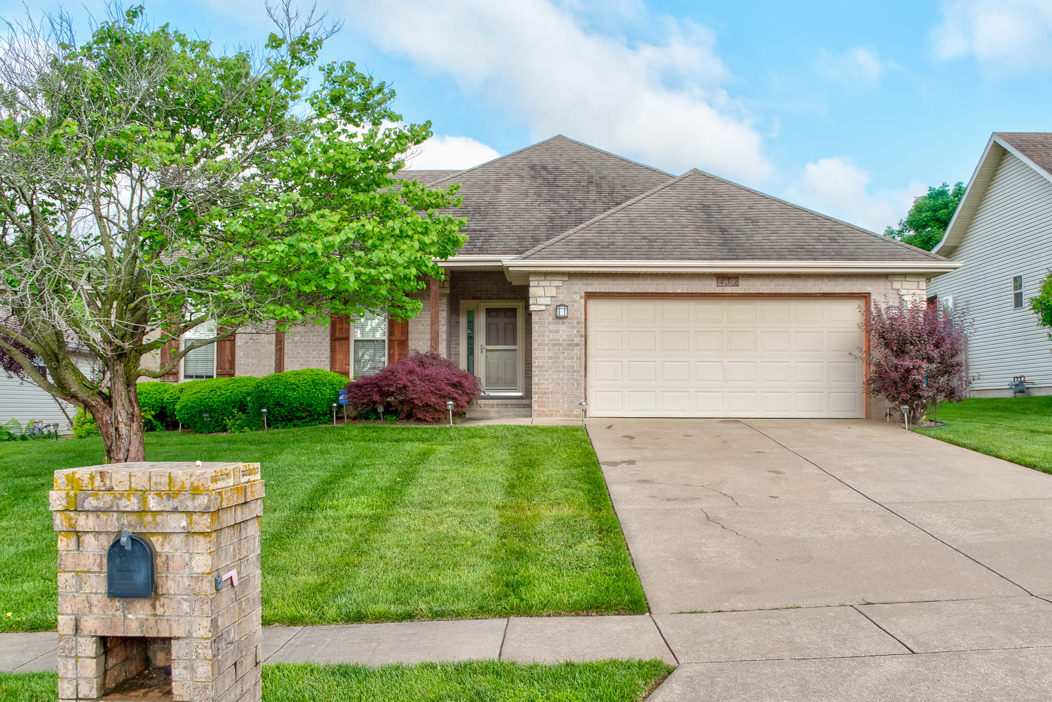 OPEN SUNDAY 2-4pm!!  439 S. River Birch Springfield MO. Come see this great home with over 1,600 sq. ft on 1 level in Cherry Hills! This wonderful home features an open floor plan with great living space and hardwood floors! Nice living area with gas fireplace, large kitchen with bar and dining area. Split bedroom floor plan with large primary suite plus a bonus room that would make a great office or 2nd living area! Come view this home today before it is too late ;)