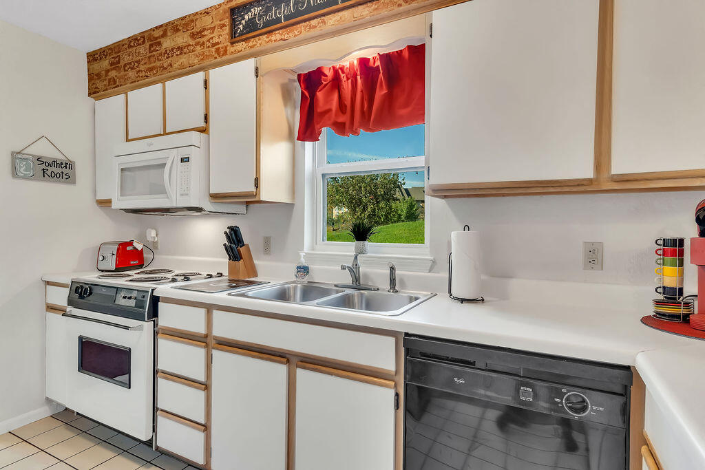 Pointe Royale Condos - Residential