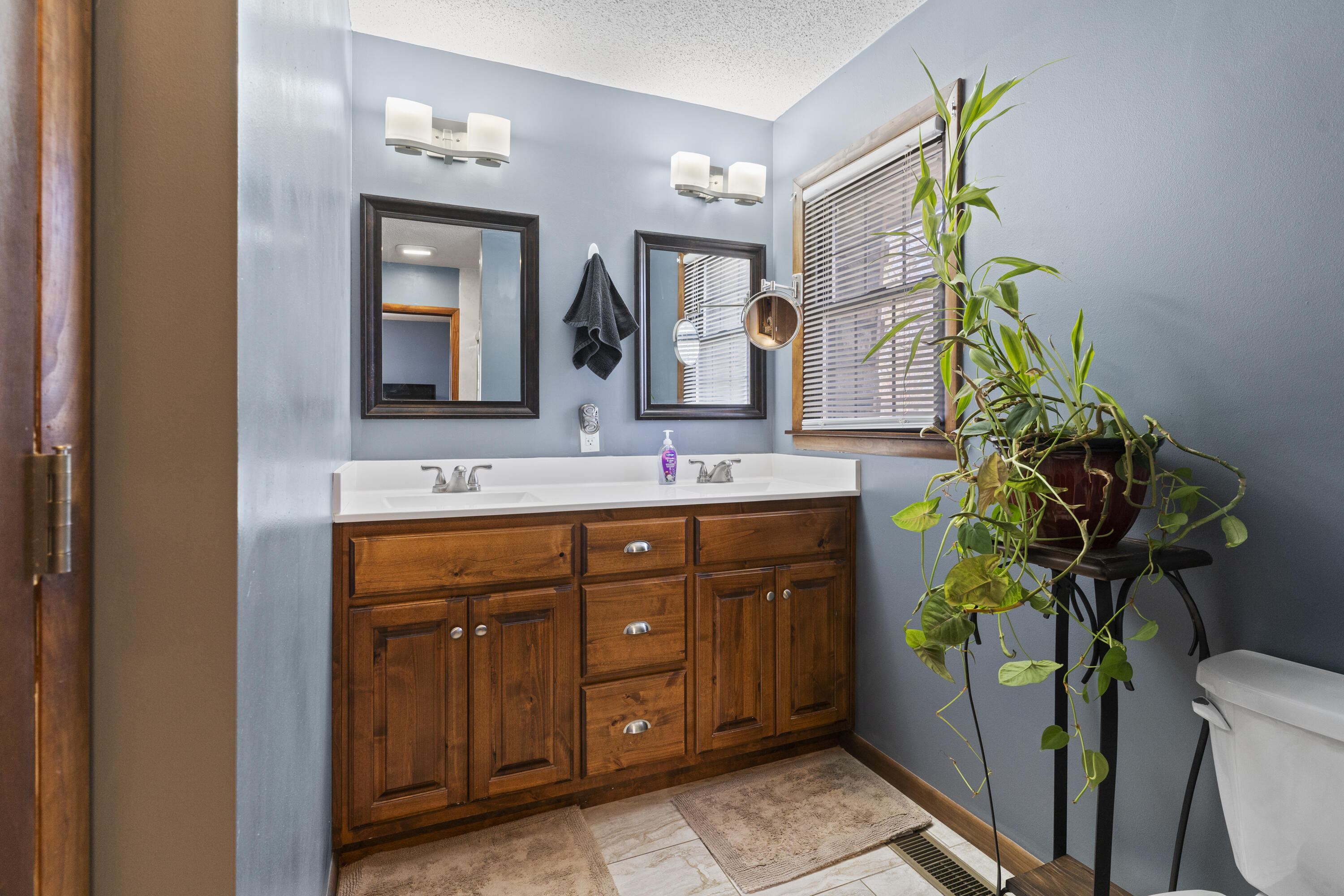 Lurvey's Ridgecrest - Residential