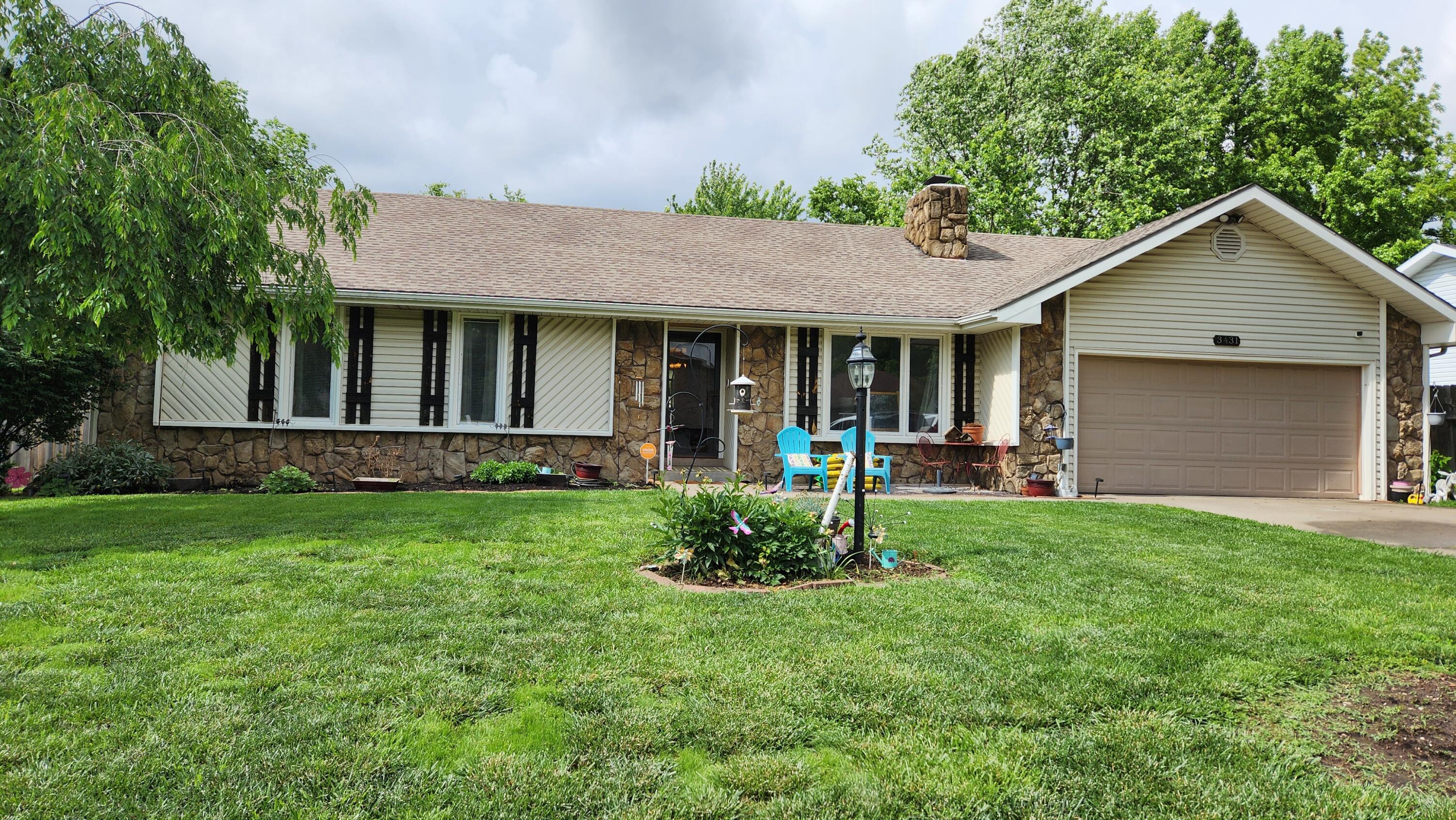 Great SW Springfield location across from the neighborhood pool & clubhouse. Light, bright and open floorplan with tall exposed beam ceiling and stone fireplace. 3 bedrooms, 2 full baths and 2 living areas. The kitchen and dining area opens up to a nice sunroom. Large fenced back yard with patio. Awesome neighborhood in Kickapoo School District. Great value here, don't miss this one!