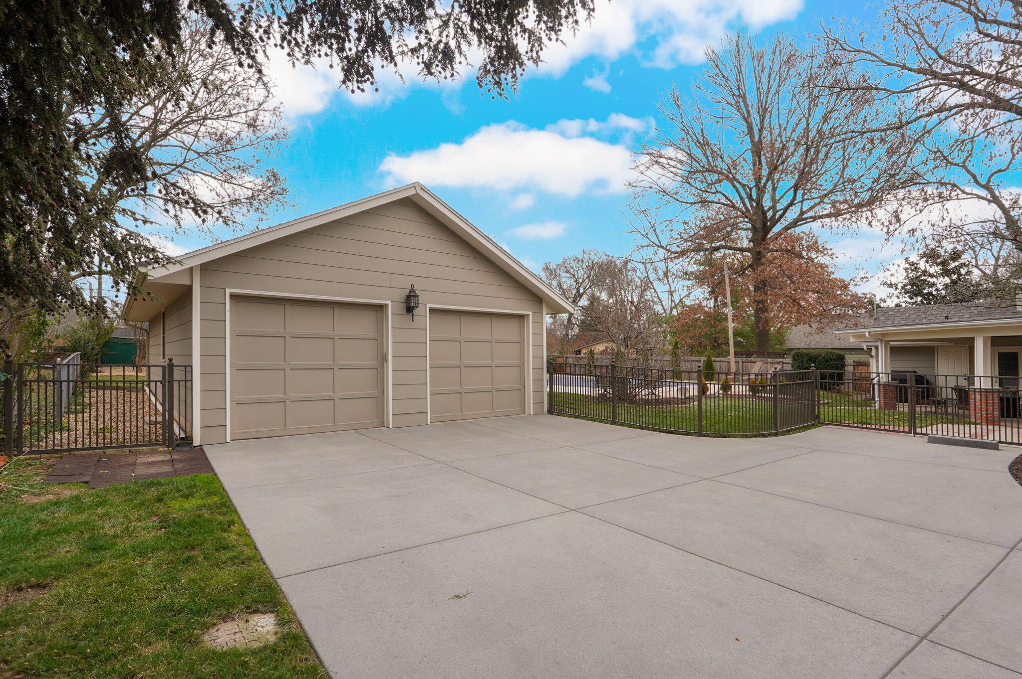 Country Club Distrct - Residential