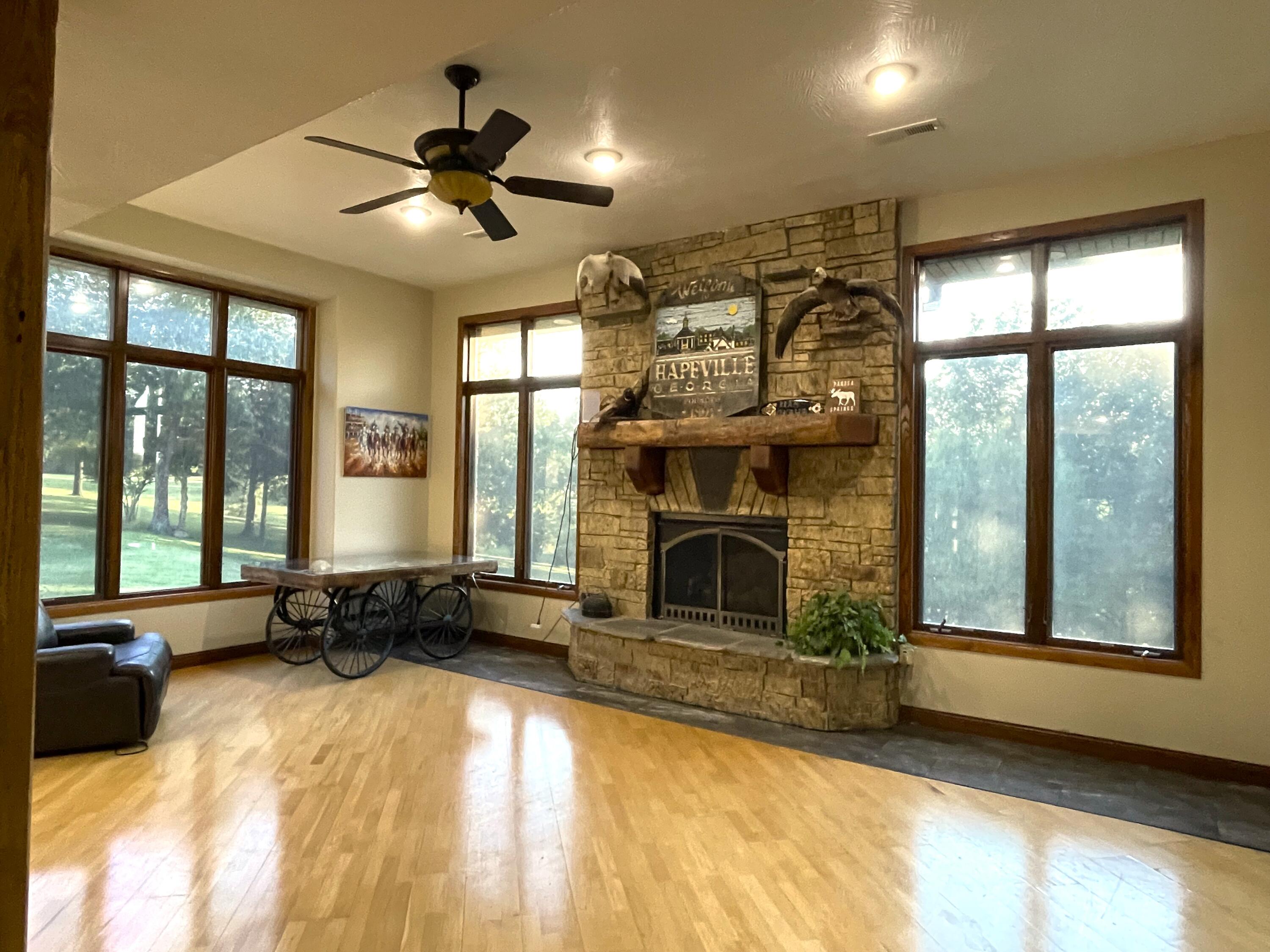 Regal Estates at Cox Ford - Residential
