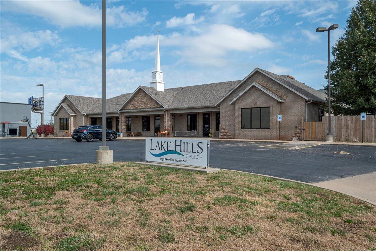 All brick offices-turned-church building. Lessee (school) would like to stay long term. Great location. There are 5 bays each having its own utilities. Great for someone who needs to spend some money but would love an excellent tenant in place!