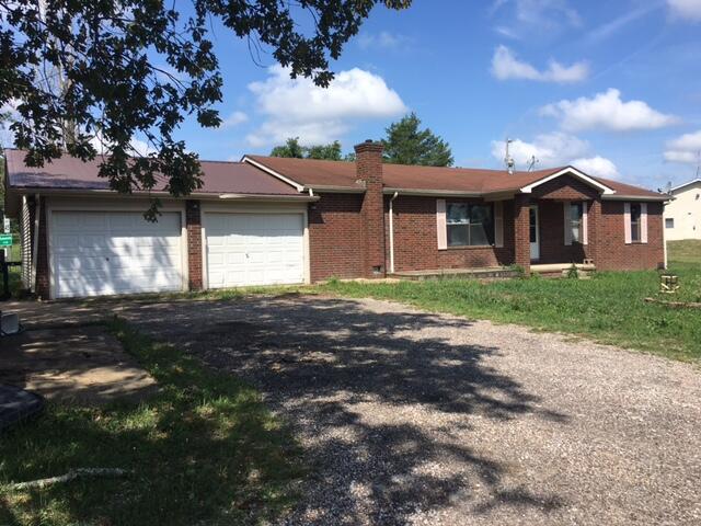 Motivated seller Looking for the convenience of town but have a country feel? Look no further! Come see this ranch style home in the Summersville school district. This home offers 3 Bedrooms, 1 Bath, there is also a bonus room that would make for a great office or child's playroom. Storage building, garden area as well as lots of room for the kids! Come see this one before it's gone