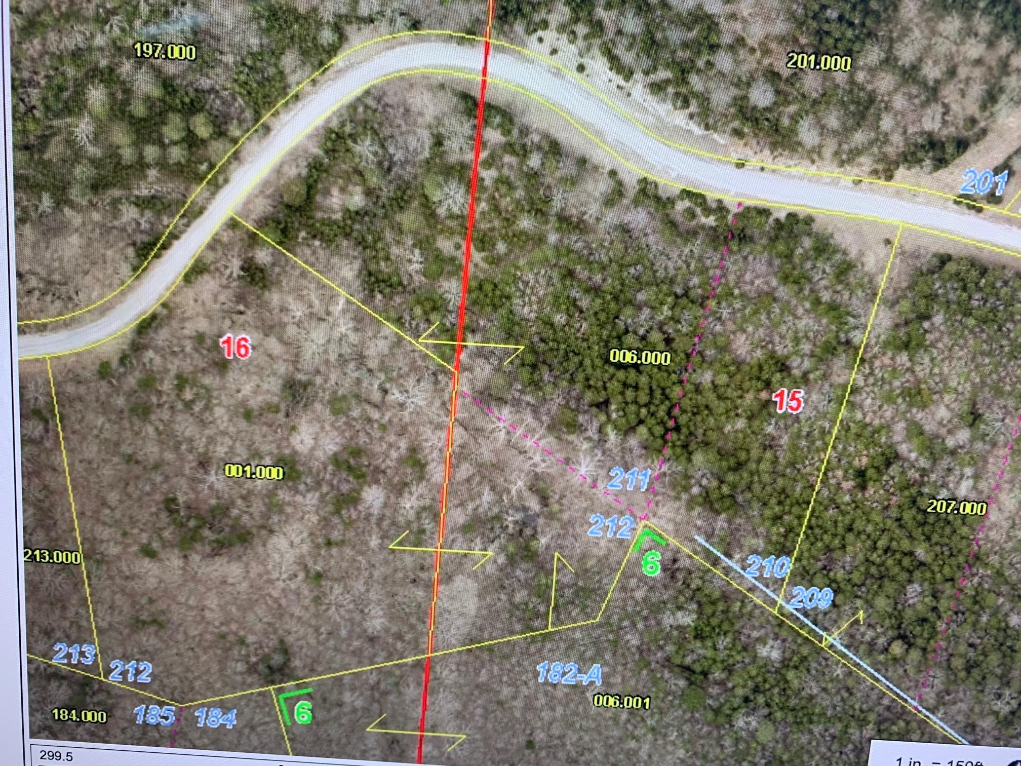 Beautiful Spacious Lakeside Subdivision with room to Roam! Excellent building sites with lake access complete with boat launch and community courtesy dock. Lots of wildlife and a whole lotta quiet. Some of the best fishing on Table Rock Lake!!!15 minutes from Branson West, quick access to Republic and Springfield. And so close to the infamous Flat Creek Restaurant.