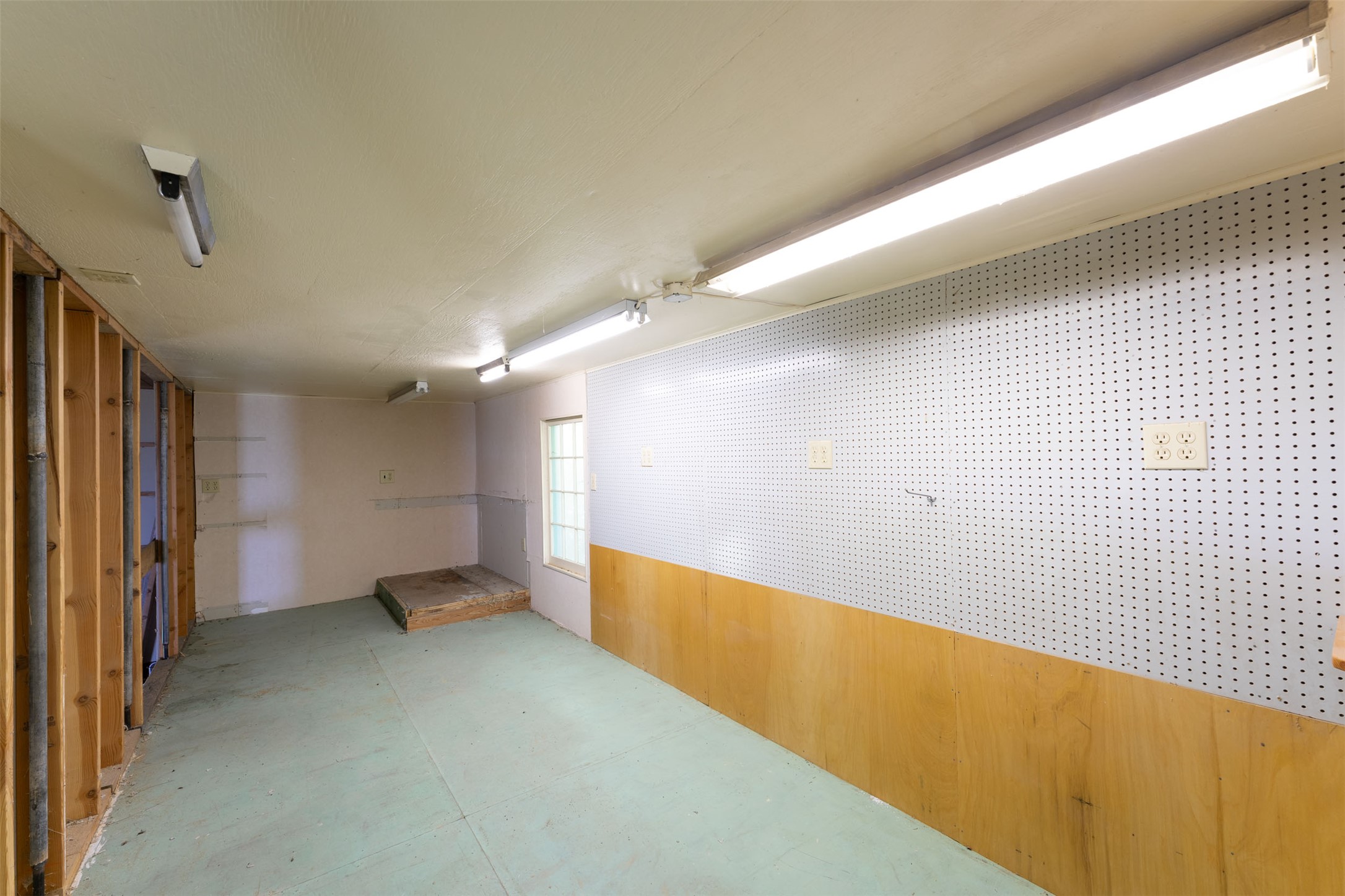 Bigfork, Montana 59911, United States, 5 Bedrooms Bedrooms, ,4 BathroomsBathrooms,Residential,Active,147438