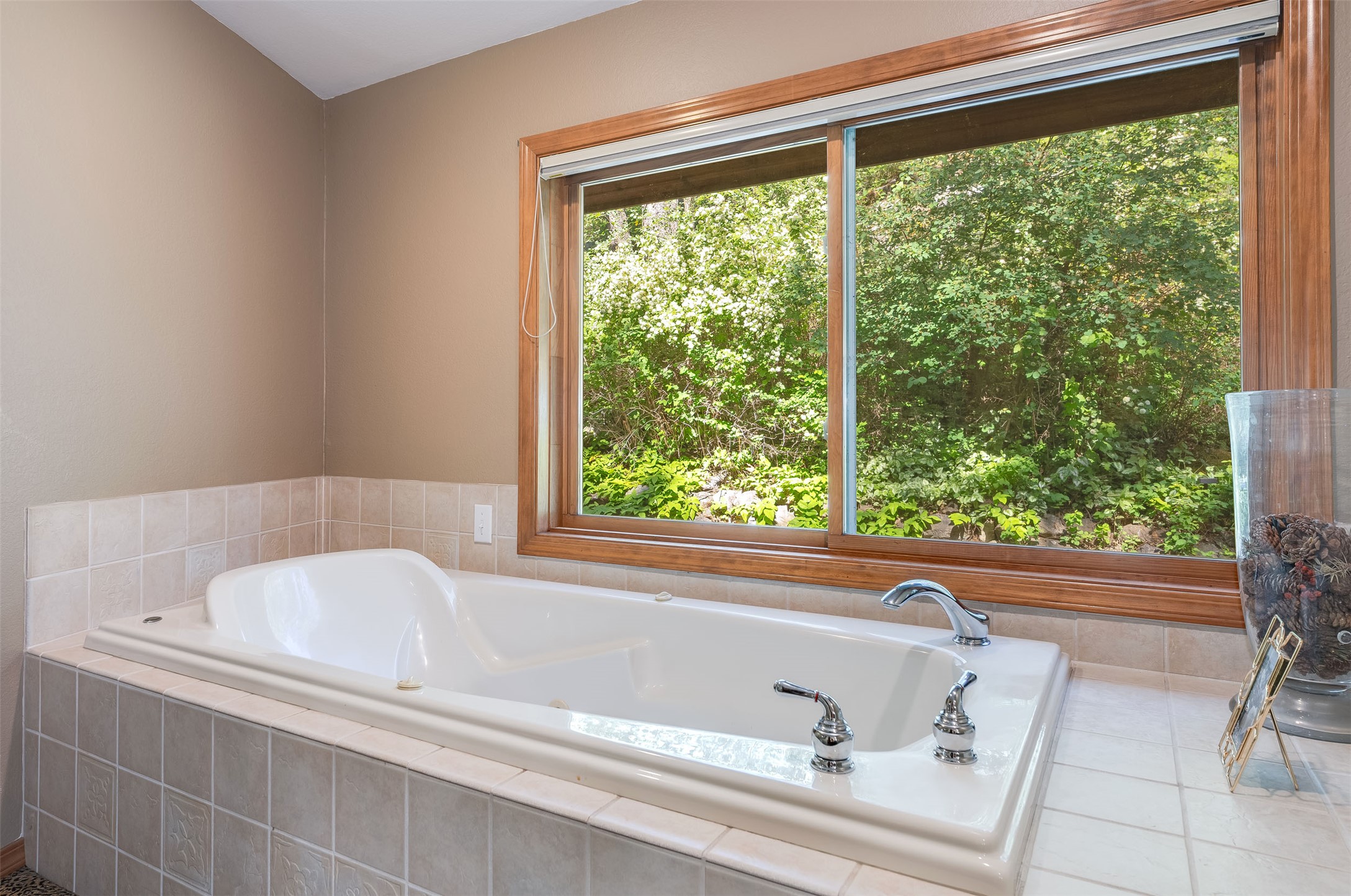 Bigfork, Montana 59911, United States, 5 Bedrooms Bedrooms, ,4 BathroomsBathrooms,Residential,Active,147438