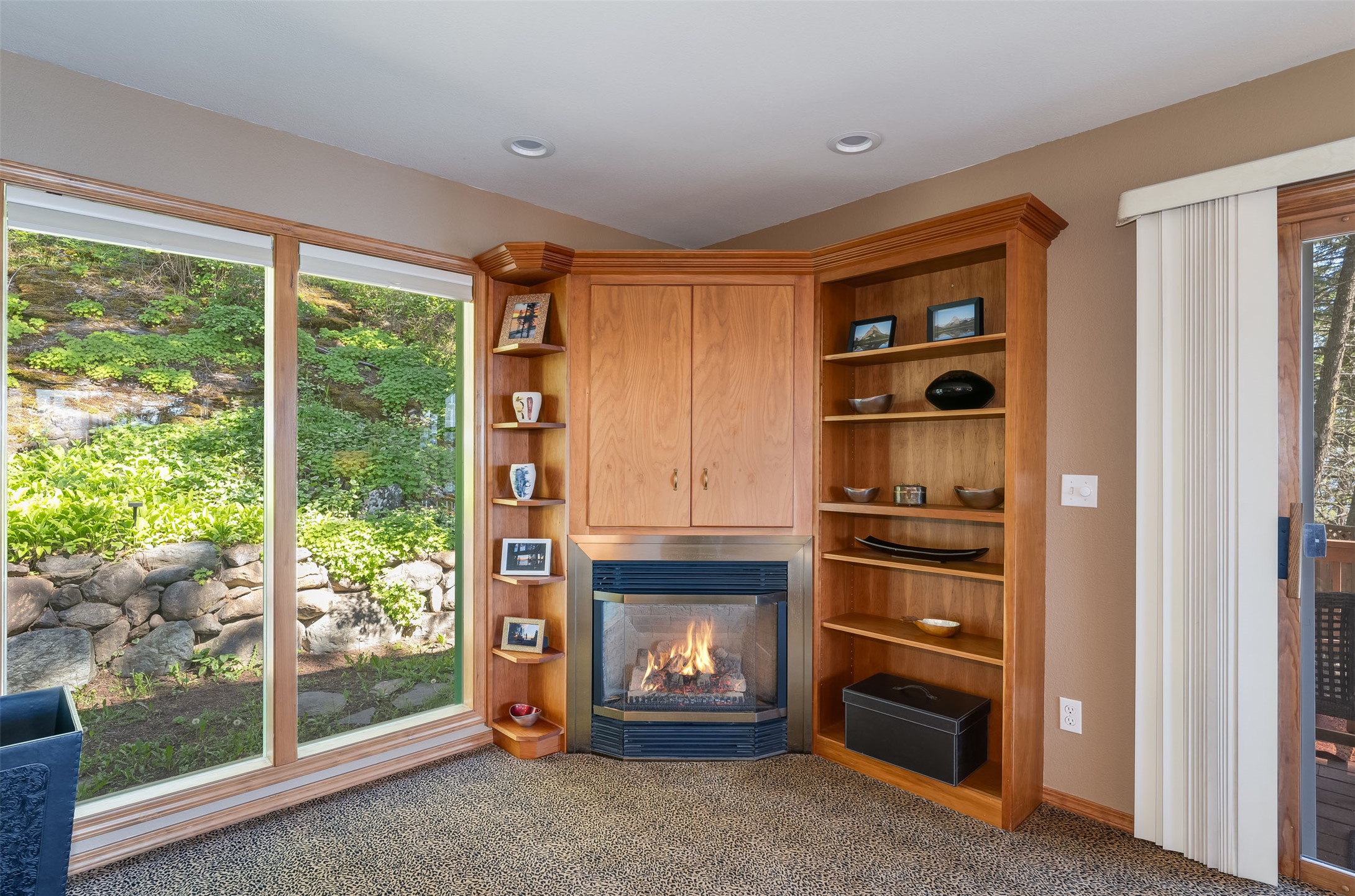 Bigfork, Montana 59911, United States, 5 Bedrooms Bedrooms, ,4 BathroomsBathrooms,Residential,Active,147438