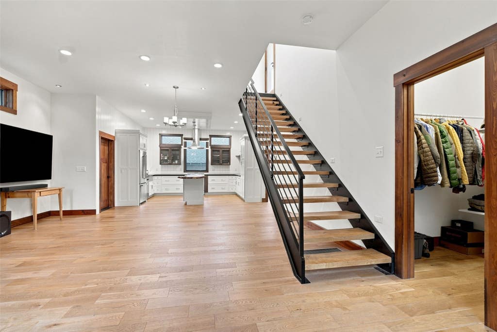 Photo of 1019 Hilda Avenue, Missoula, MT 59801 (MLS # 30076976)