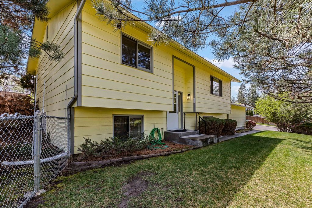 Photo of 2804 Highwood Drive, Missoula, MT 59803 (MLS # 30070092)