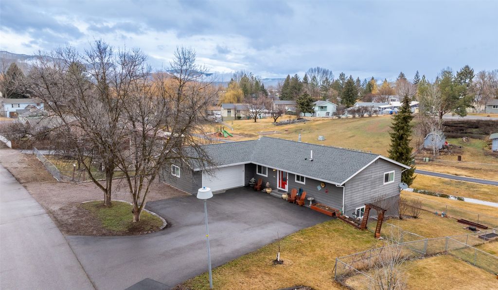 Photo of 8540 Mourning Dove Drive, Missoula, MT 59808 (MLS # 30066352)
