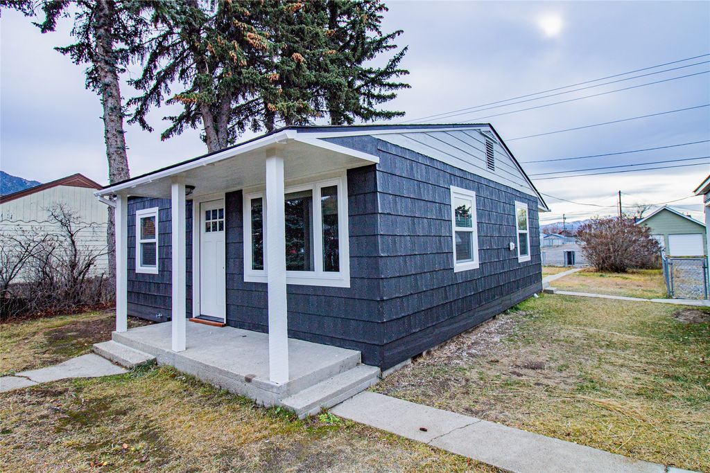 Photo of 2410 Walnut Street, Butte, MT 59701 (MLS # 30060915)
