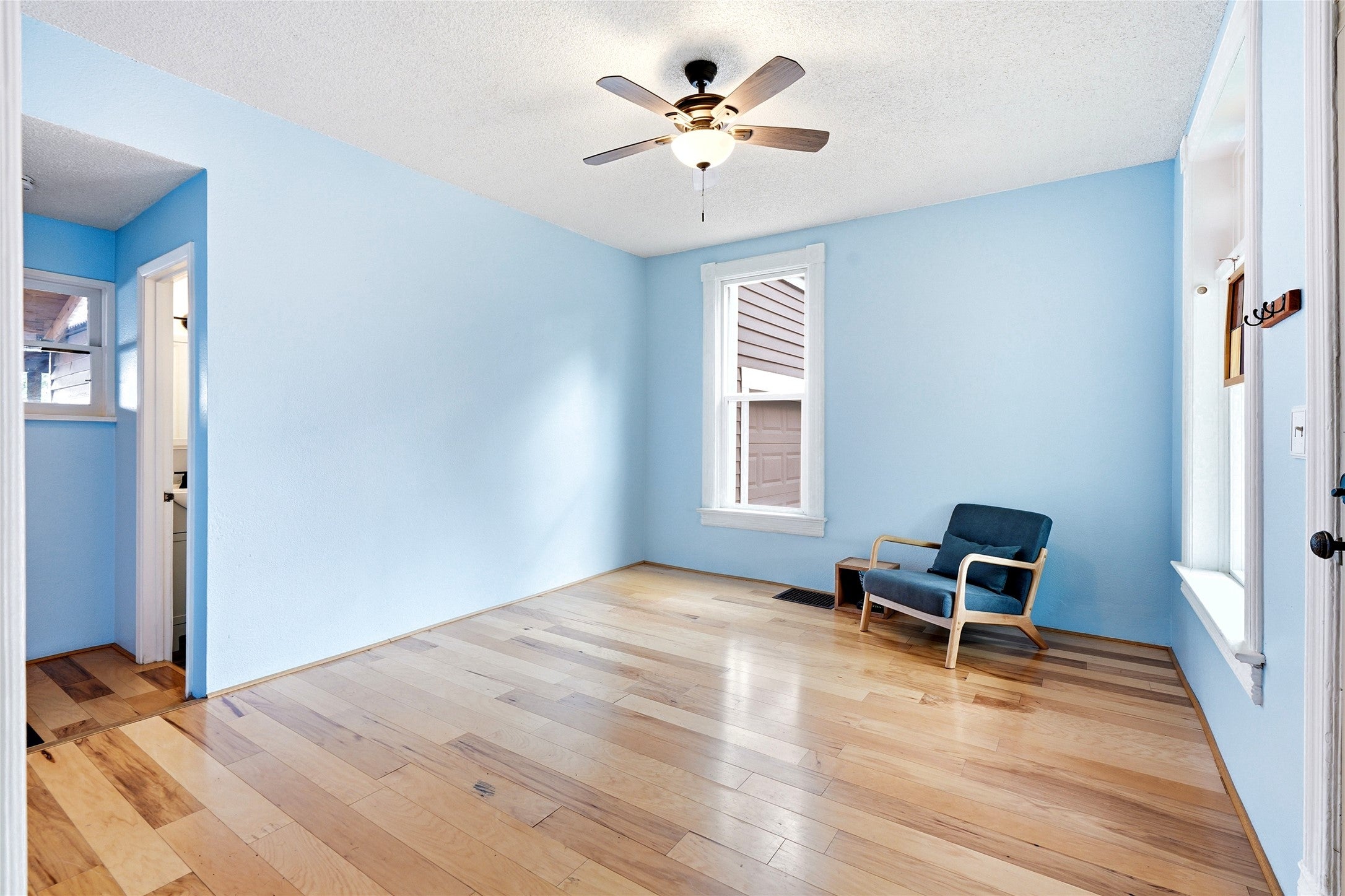 327 3rd Street E