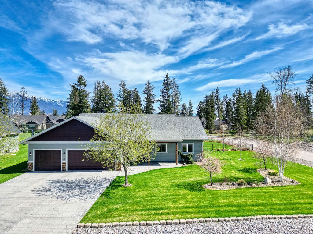 Photo of 367 Soaring Pines Trail, Kalispell, MT 59901 (MLS # 30069374)
