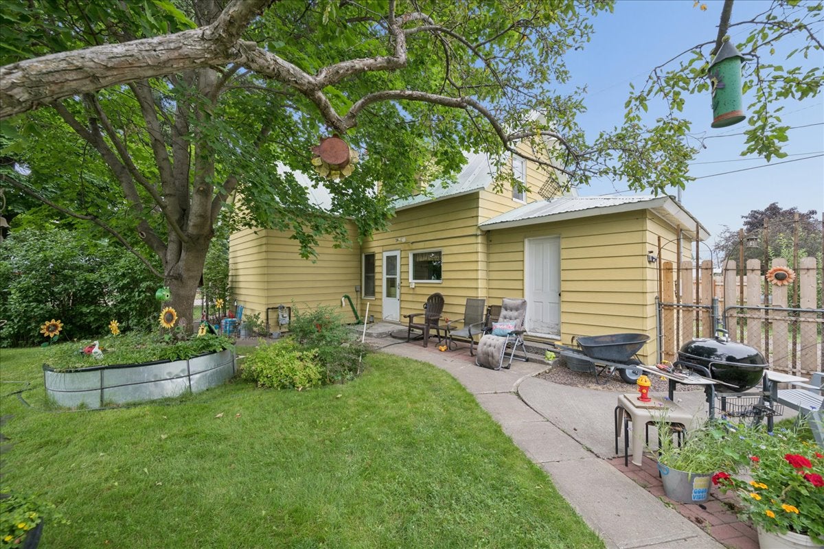 105 1st Avenue W
