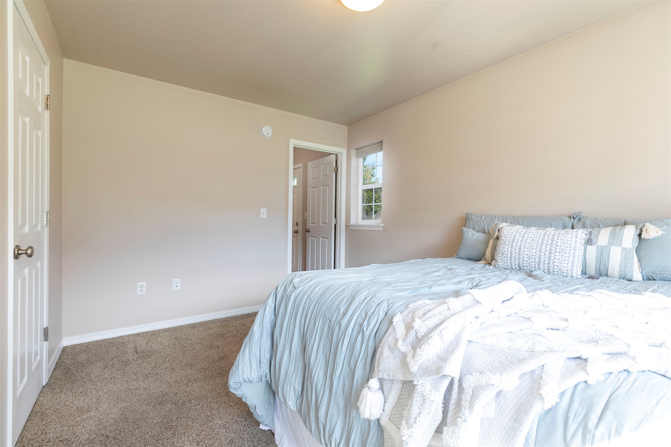 Missoula, Montana 59802, United States, 4 Bedrooms Bedrooms, ,2 BathroomsBathrooms,Residential,Active,195104