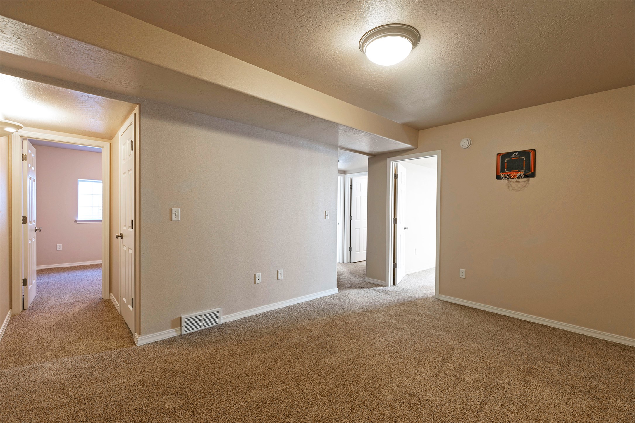 Missoula, Montana 59802, United States, 4 Bedrooms Bedrooms, ,2 BathroomsBathrooms,Residential,Active,195104