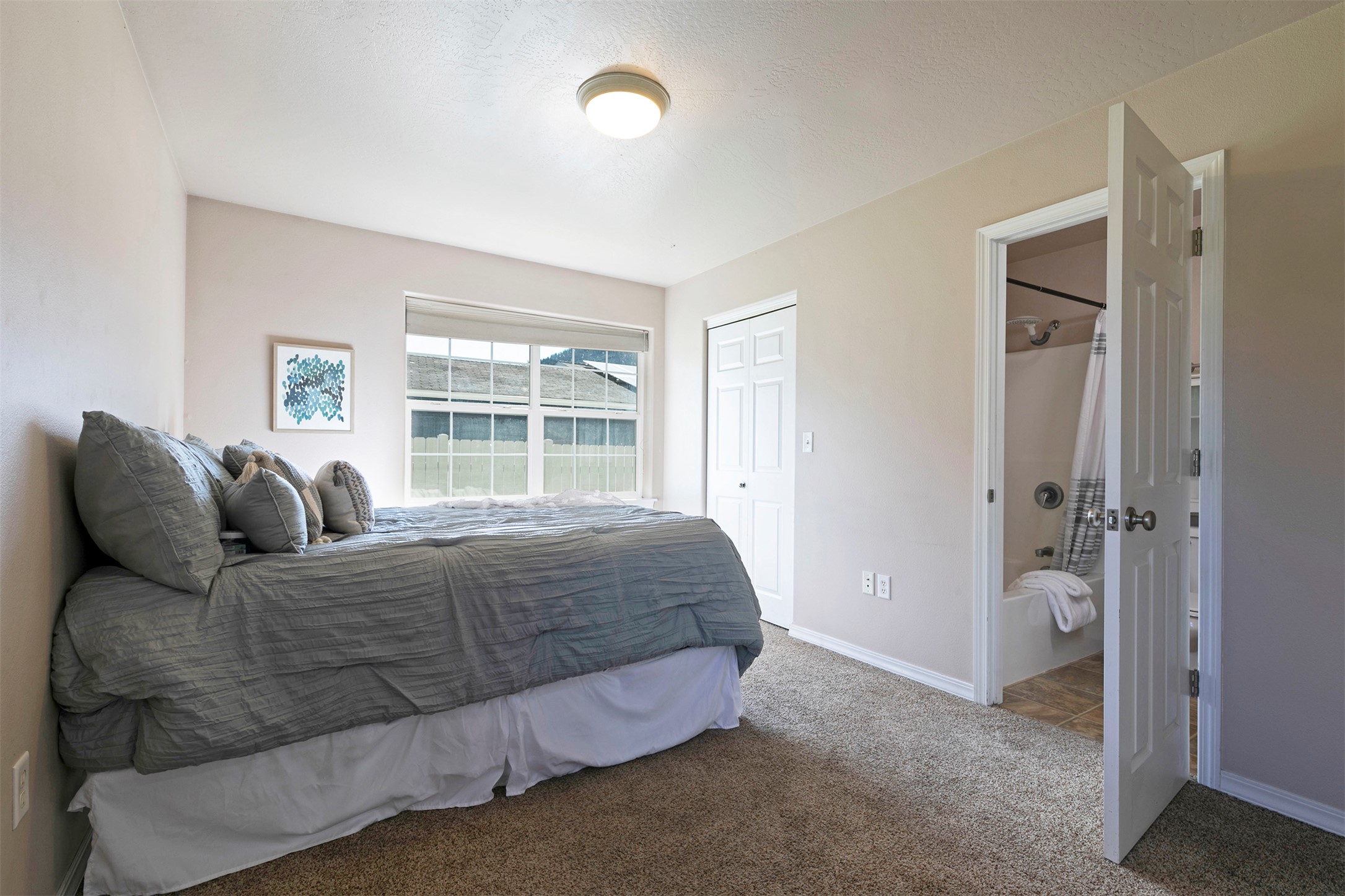 Missoula, Montana 59802, United States, 4 Bedrooms Bedrooms, ,2 BathroomsBathrooms,Residential,Active,195104