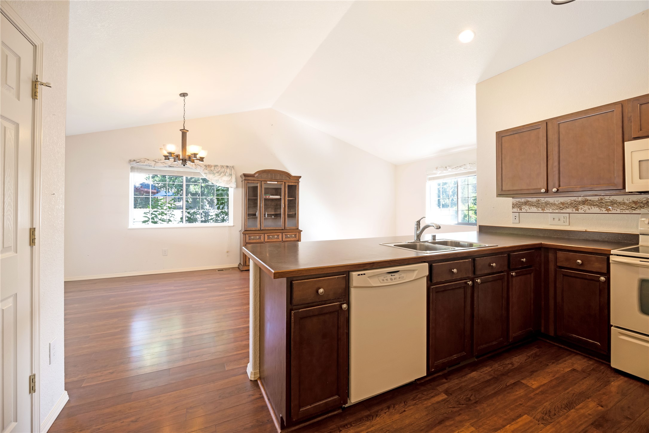 3846 Lexington Avenue