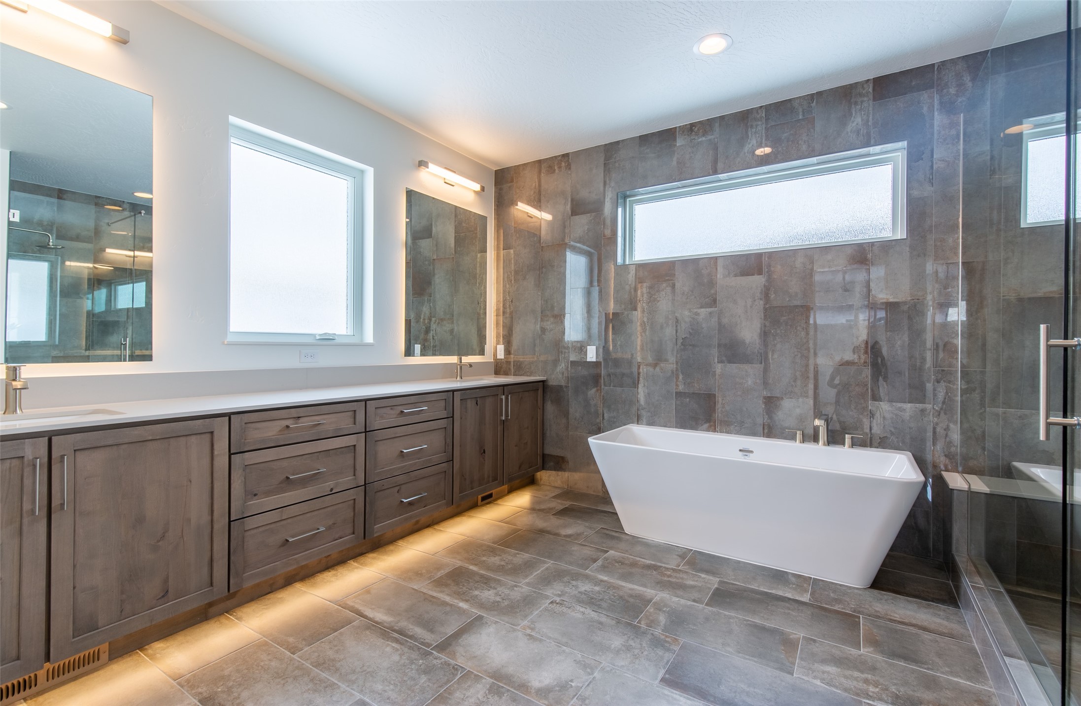 Missoula, Montana 59808, United States, 3 Bedrooms Bedrooms, ,3 BathroomsBathrooms,Residential,Pending,72835