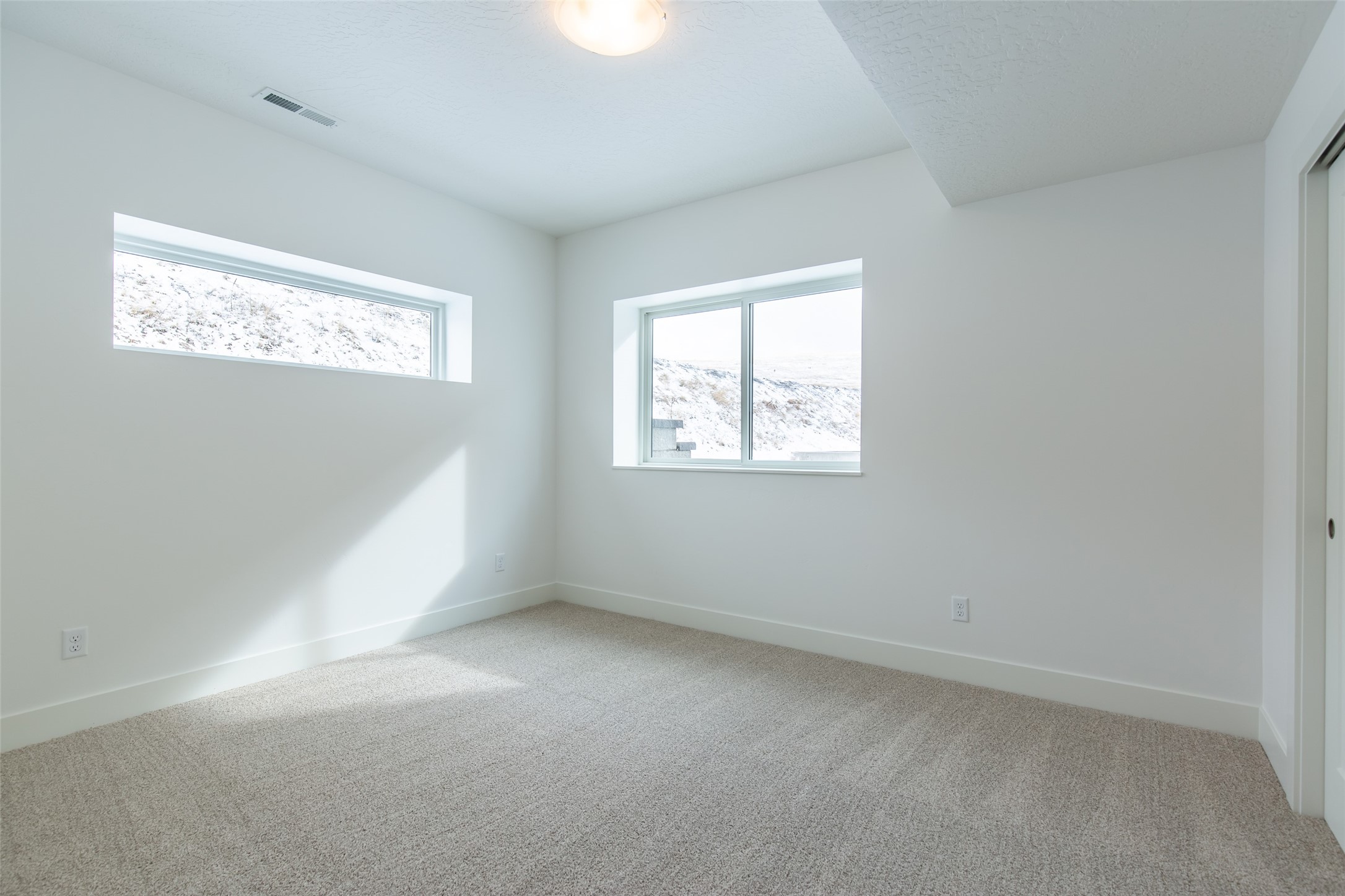 Missoula, Montana 59808, United States, 3 Bedrooms Bedrooms, ,3 BathroomsBathrooms,Residential,Pending,72835