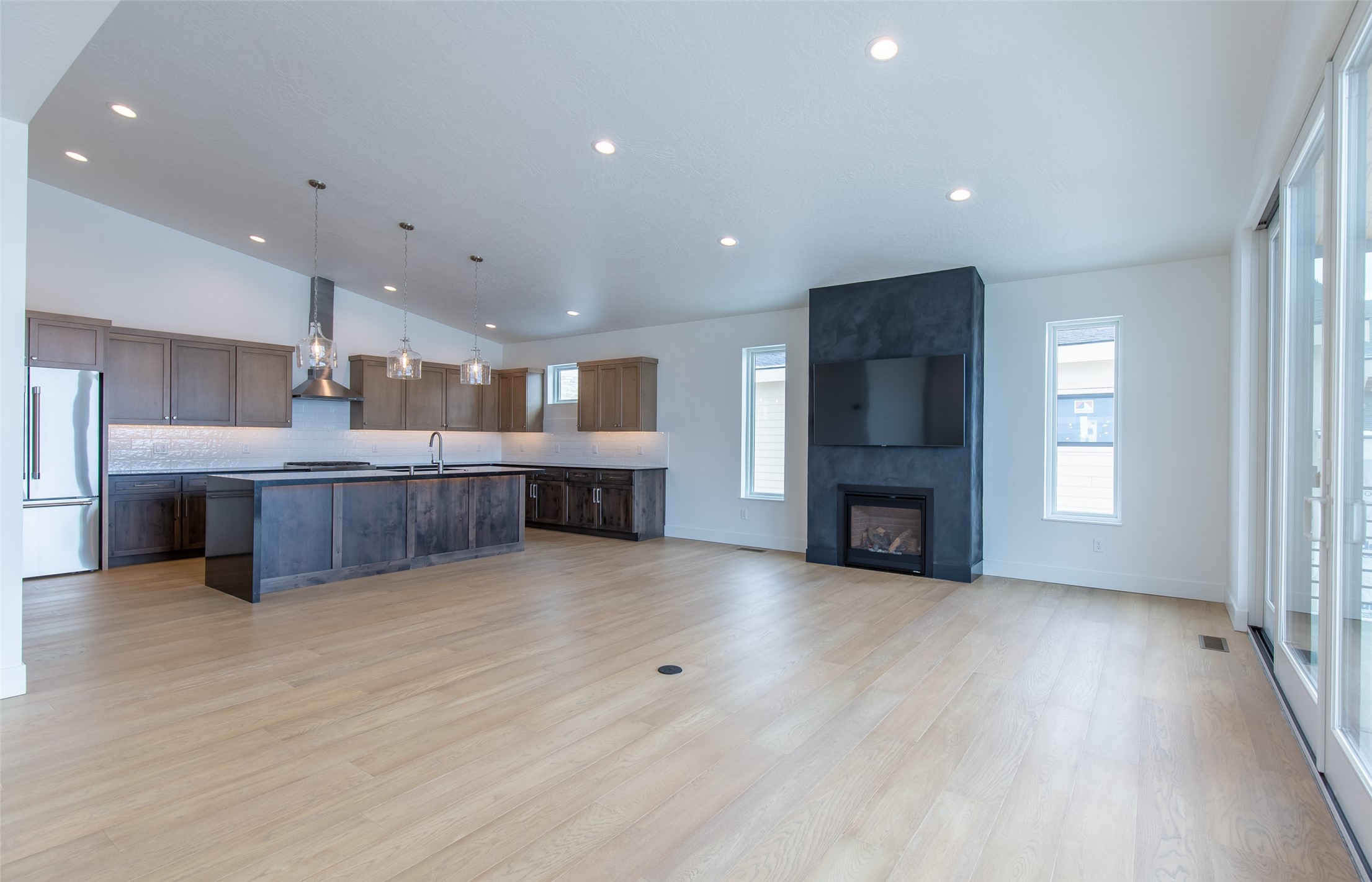 Missoula, Montana 59808, United States, 3 Bedrooms Bedrooms, ,3 BathroomsBathrooms,Residential,Pending,72835