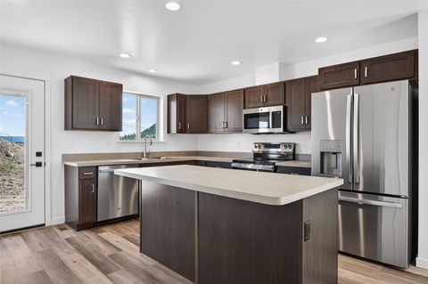 Photo of 140 Peaks View Loop, Kalispell, MT 59901 (MLS # 30068211)