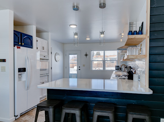 305 Lathrop Street W