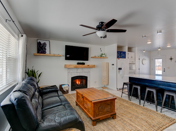 305 Lathrop Street W