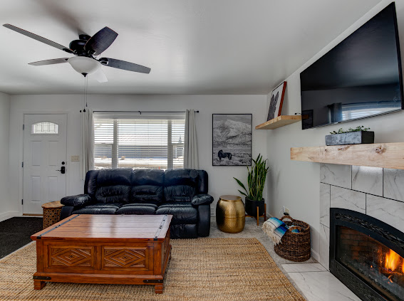 305 Lathrop Street W