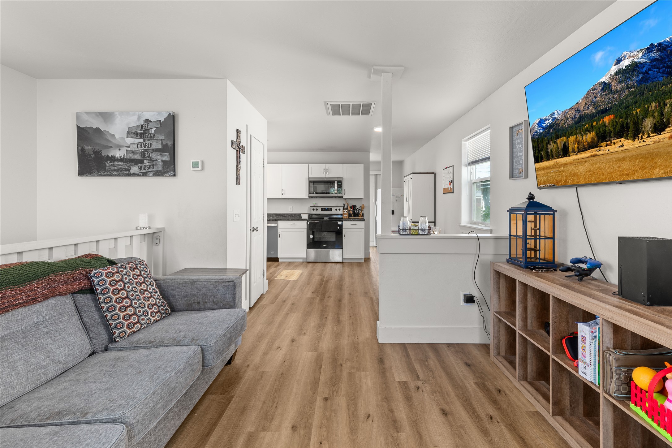 Missoula, Montana 59802, United States, 3 Bedrooms Bedrooms, ,2 BathroomsBathrooms,Residential,Pending,144595