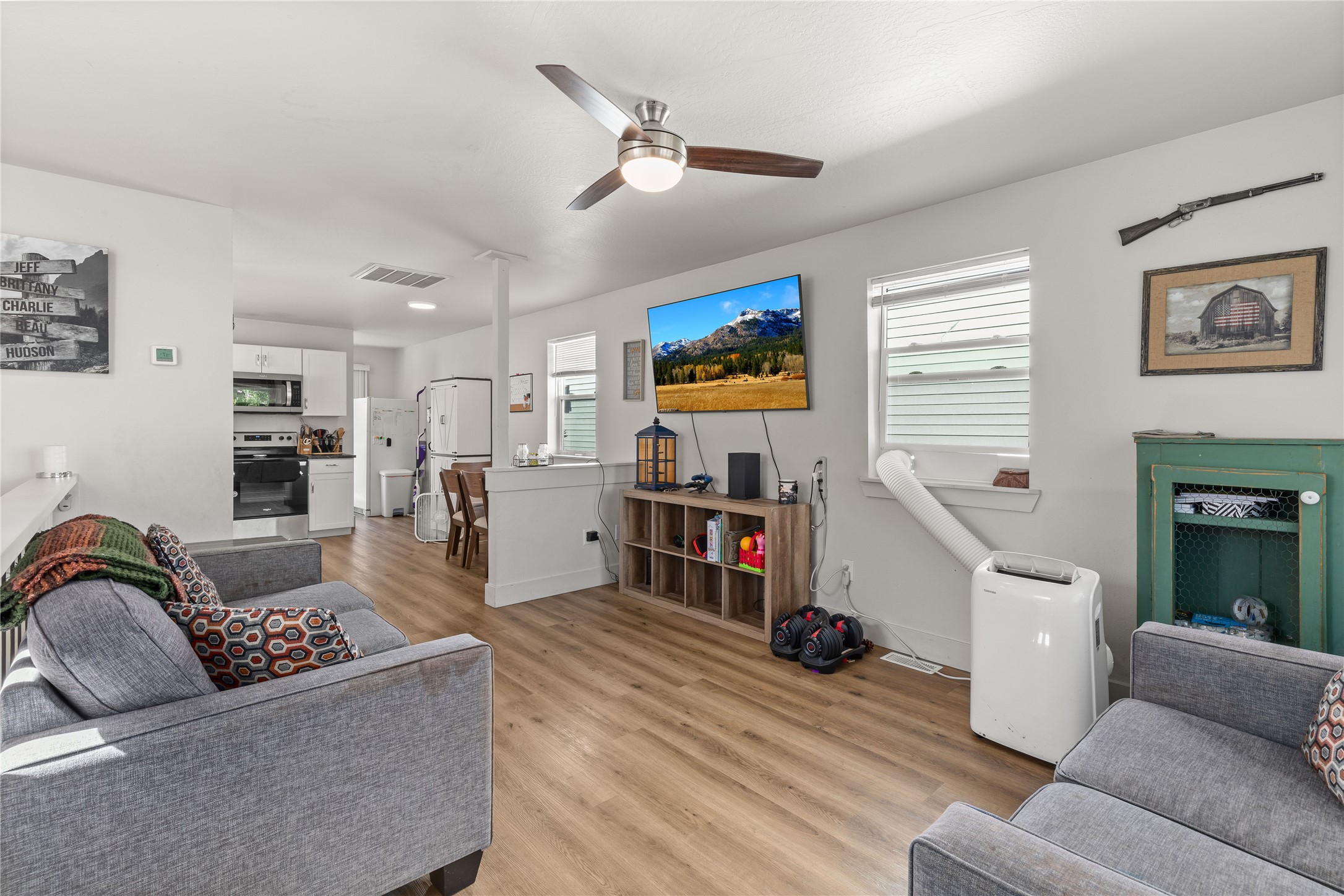 Missoula, Montana 59802, United States, 3 Bedrooms Bedrooms, ,2 BathroomsBathrooms,Residential,Pending,144595