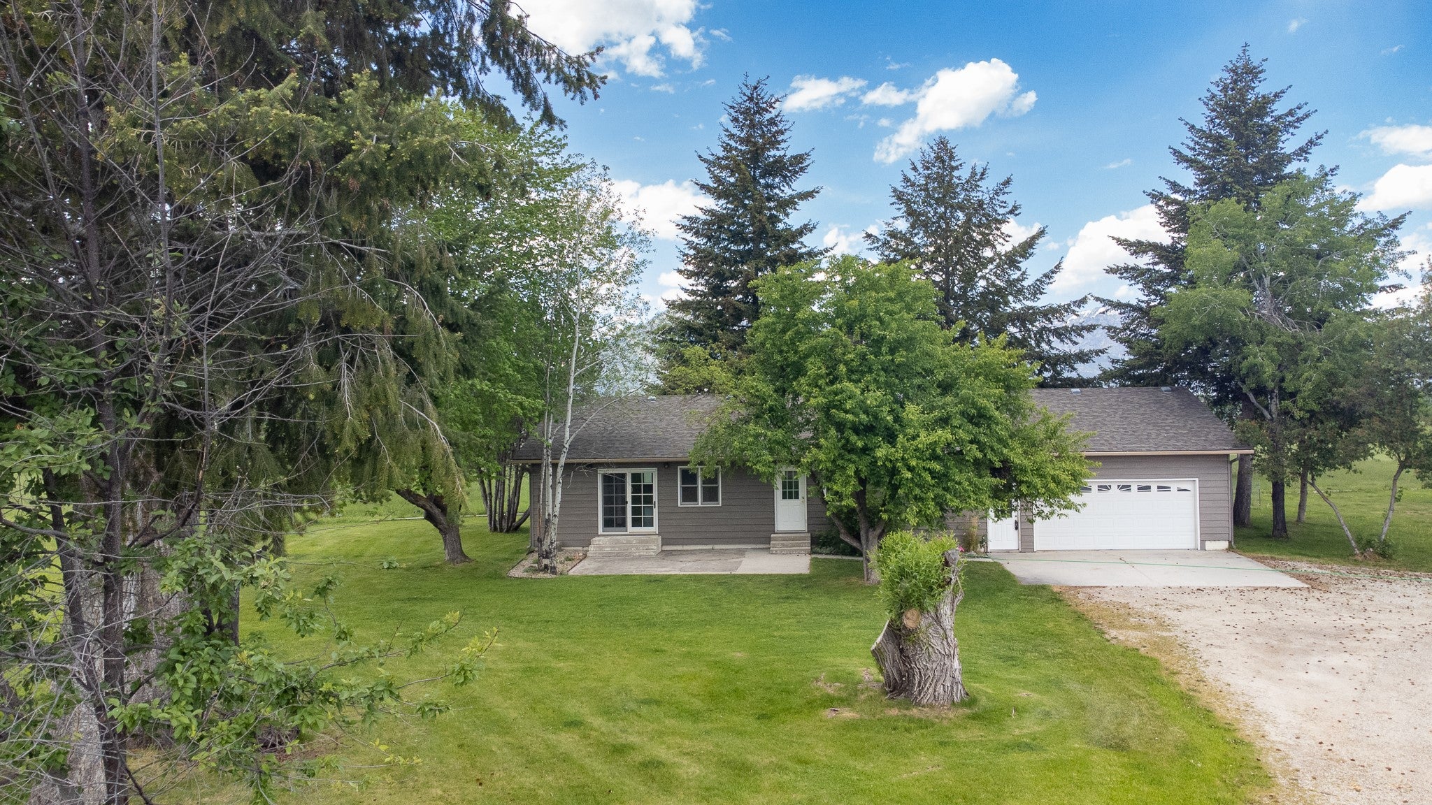 904 S Shoshone Loop