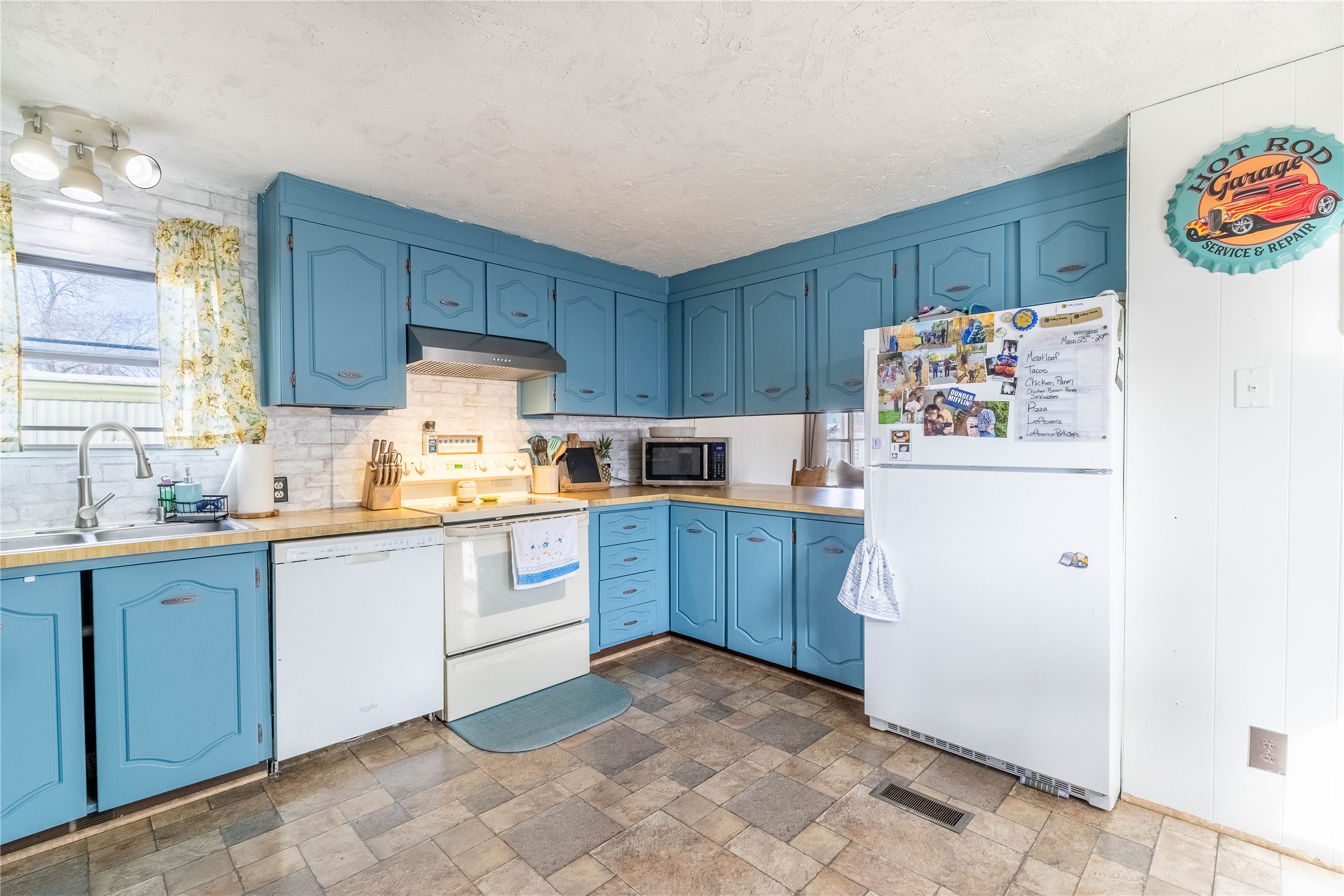 1805 Joslyn Street 11