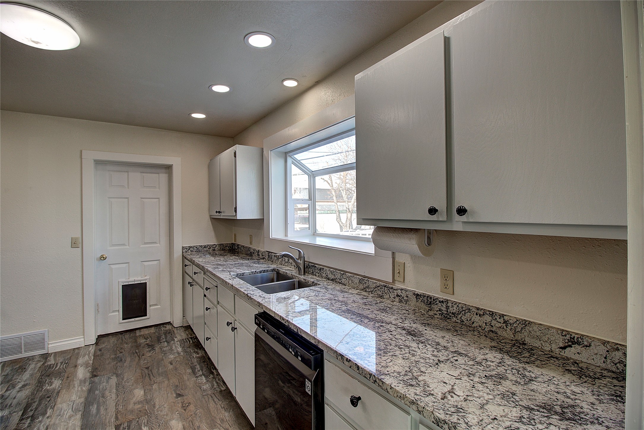 308 8th Street E
