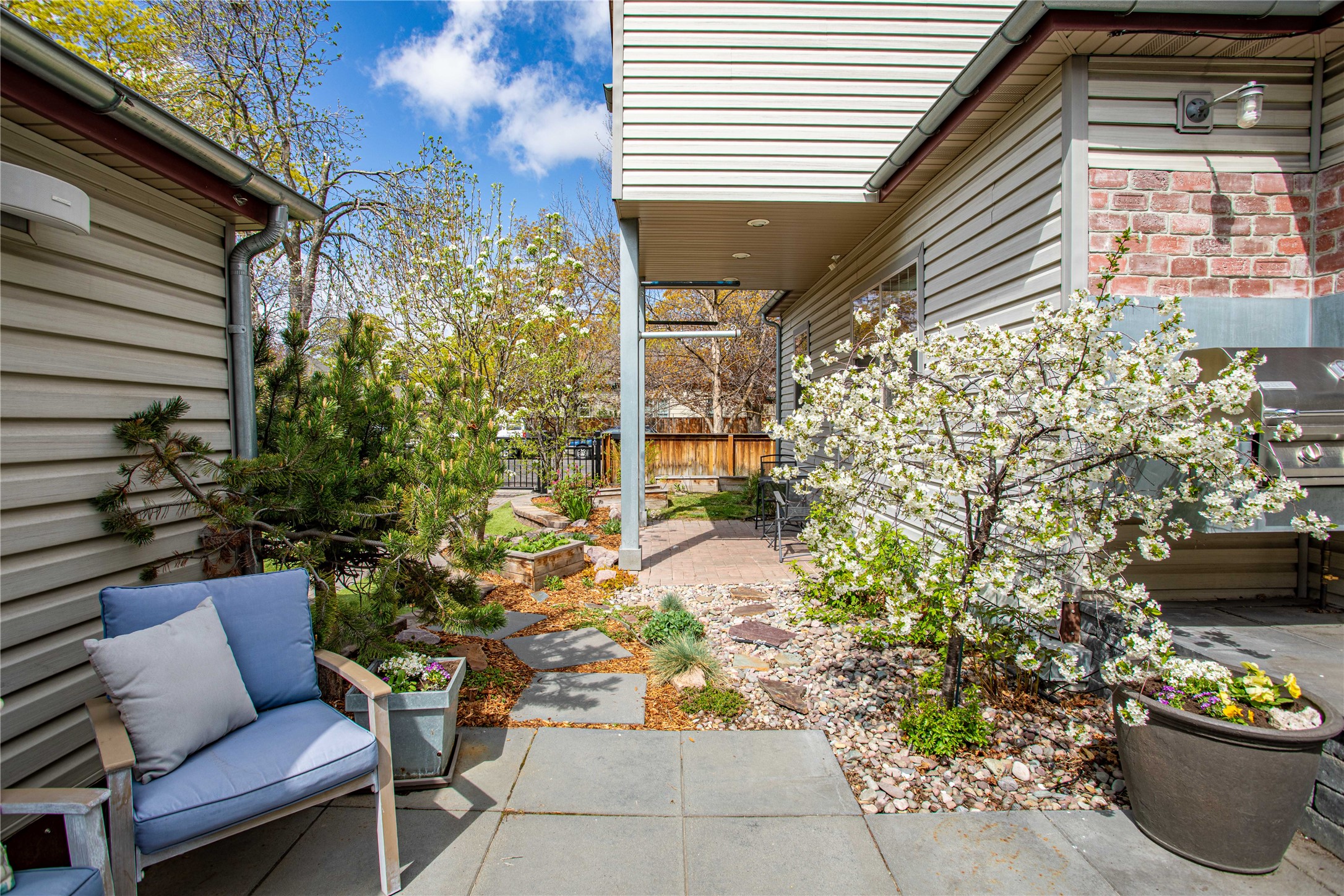 Missoula, Montana 59802, United States, 2 Bedrooms Bedrooms, ,3 BathroomsBathrooms,Residential,Active,122091