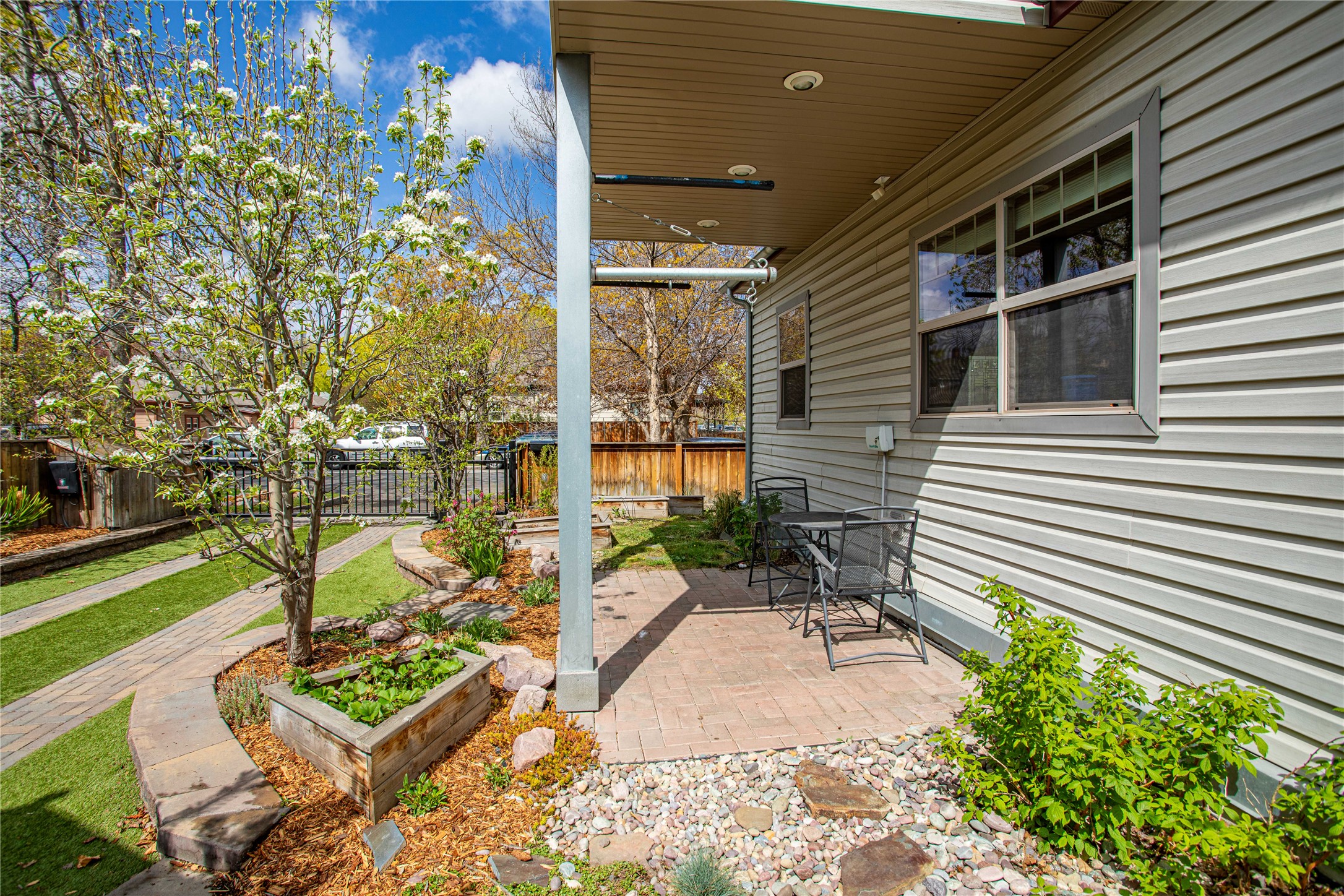 Missoula, Montana 59802, United States, 2 Bedrooms Bedrooms, ,3 BathroomsBathrooms,Residential,Active,122091