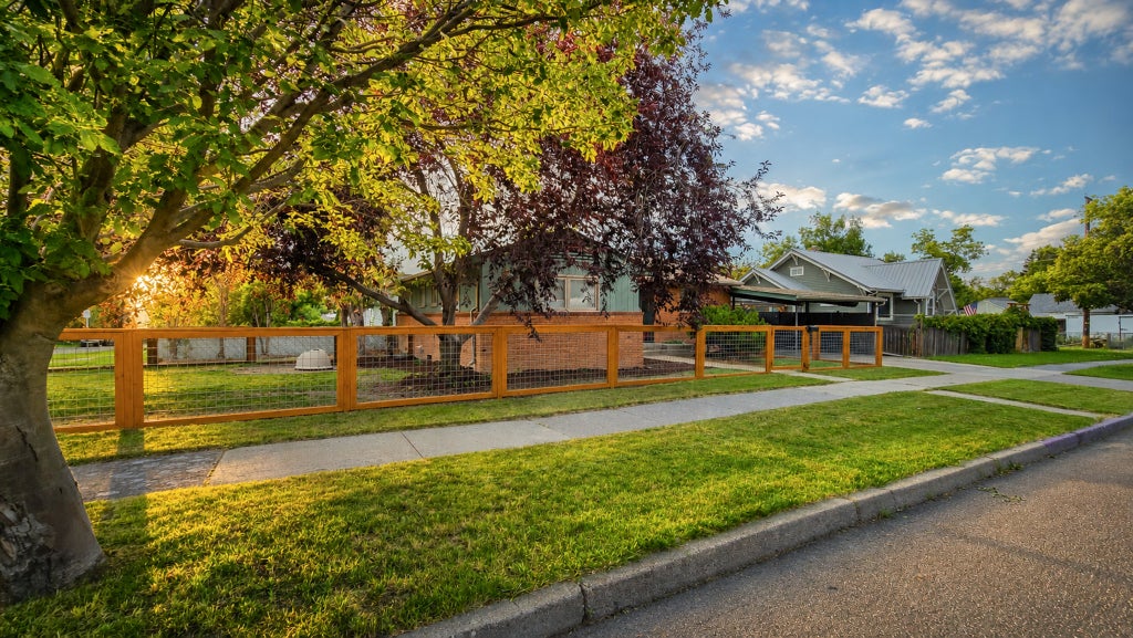 Photo of 122 22nd Street S, Great Falls, MT 59401 (MLS # 30074847)