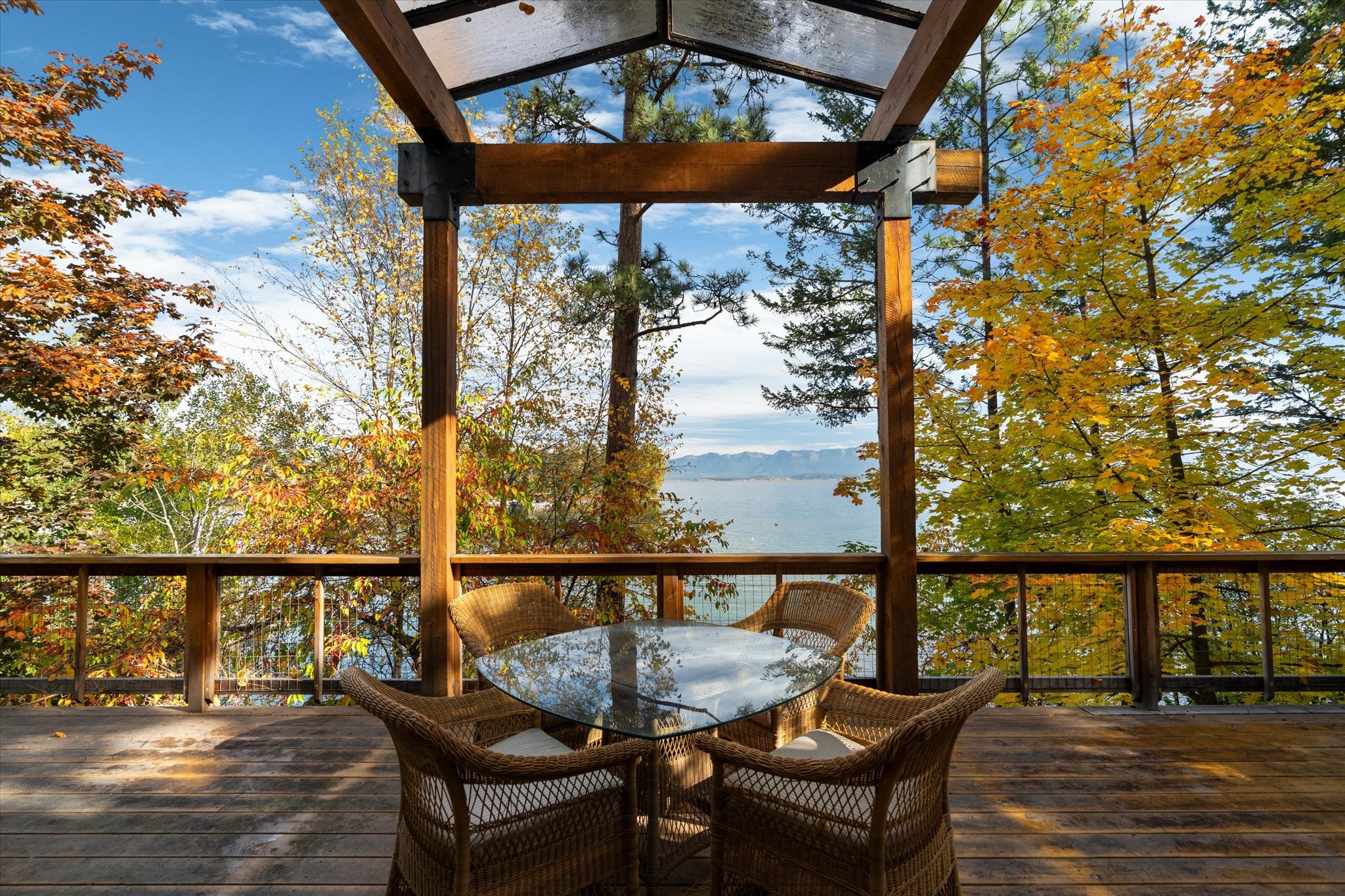 385 Lakeshore Drive