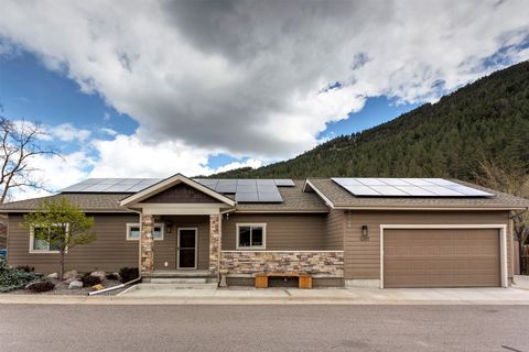 Photo of 1207 Gilbert Court, Missoula, MT 59802 (MLS # 30069136)
