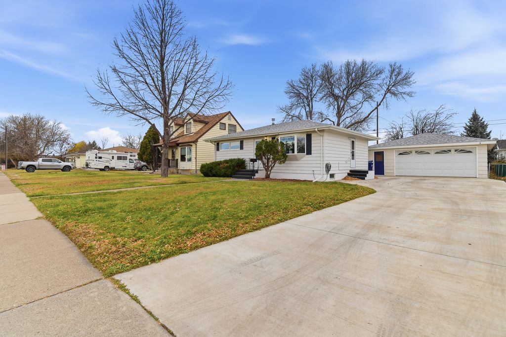 Photo of 501 23rd Avenue NE, Great Falls, MT 59404 (MLS # 30060968)