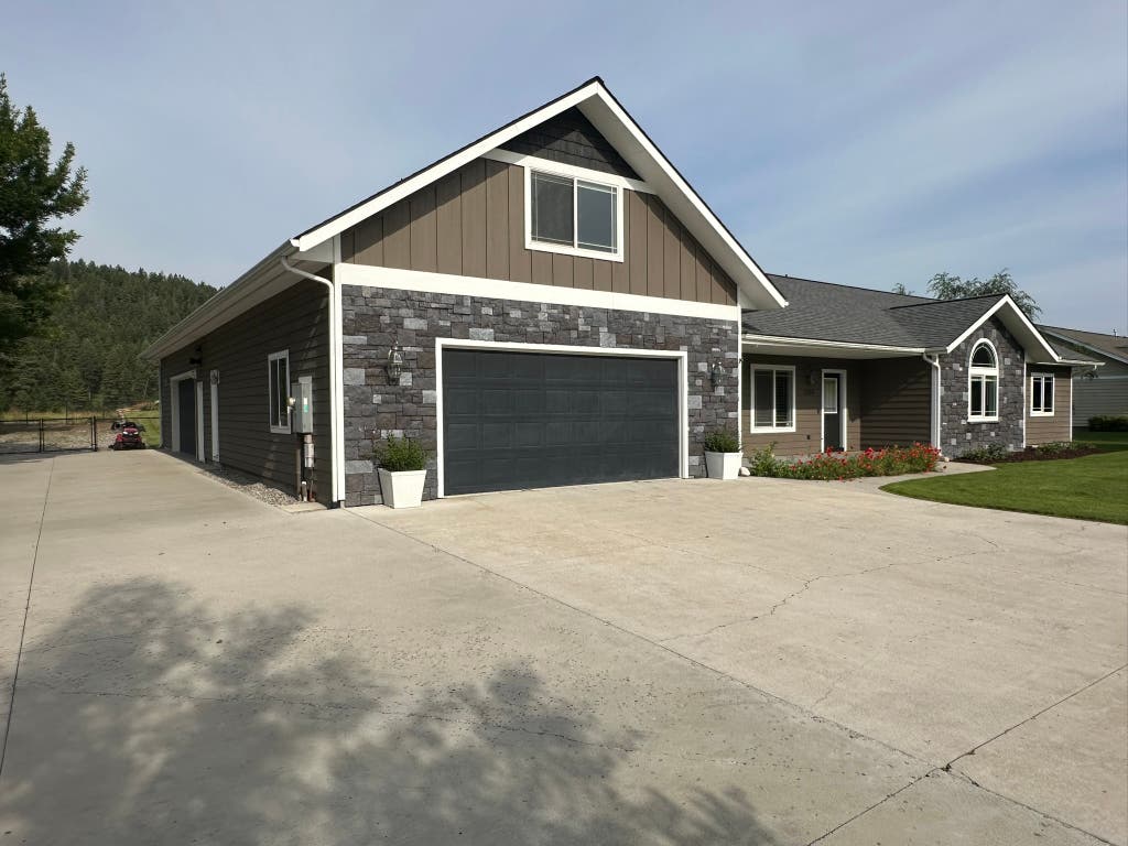 Photo of 1160 Rocky Meadows Trail, Kalispell, MT 59901 (MLS # 30075376)