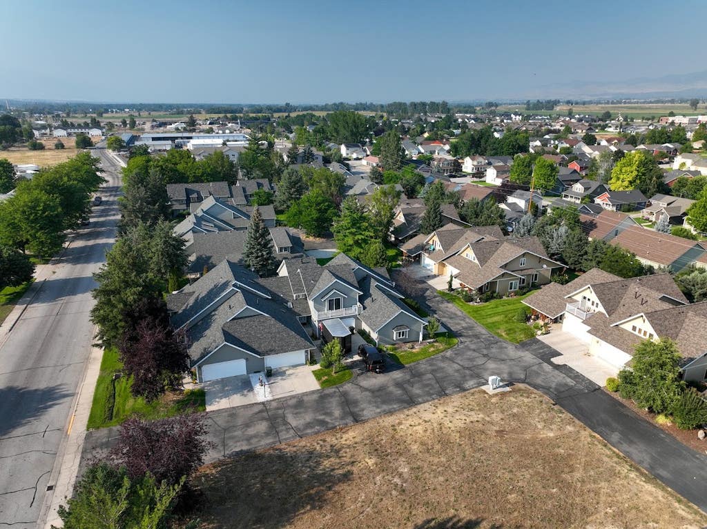 Photo of 8 Little Fox Trail, Hamilton, MT 59840 (MLS # 30075372)