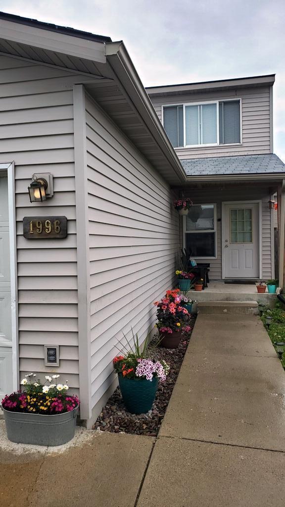 1996/1998 Greatview Avenue