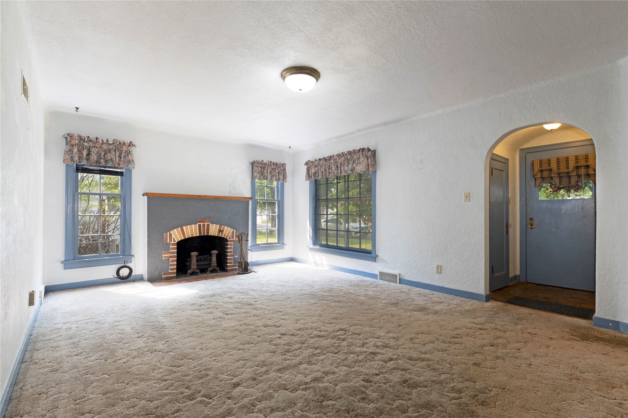 Missoula, Montana 59801, United States, 3 Bedrooms Bedrooms, ,2 BathroomsBathrooms,Residential,Pending,51526